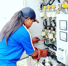 APLONIA (NONI) “TÉKNIKU ELETRISIDADE IDA NE’E LA’OS DEIT MANE NIA SERVISU”