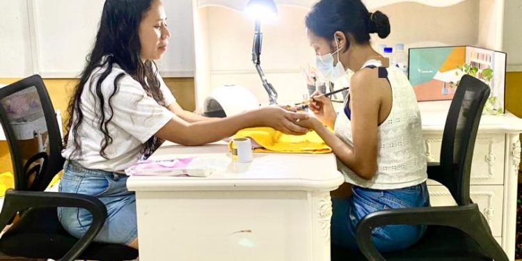 INSPIRA HUSI TUTORIAL IHA MEDIA SOSIAL, MAILA LOKE SALON RASIK