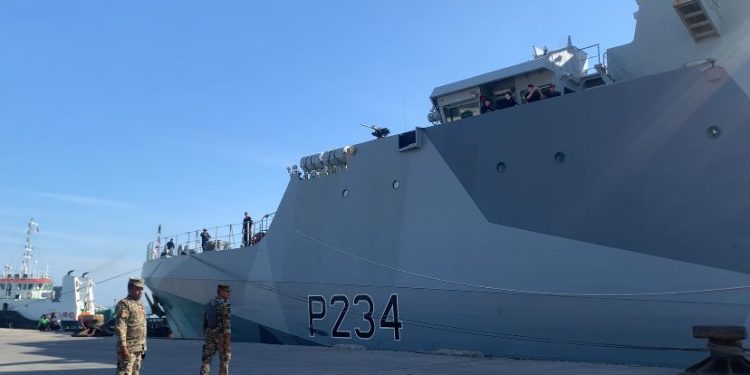 Ro’o Marina  His Majesty’s Ship (HMS) Husi Reino Unidu Halo Vizita mai  Timor-Leste Atu  Haforsa Bilateral